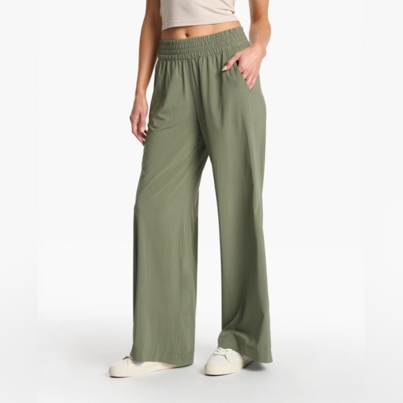 VUORI ••SOLD OUT•• Villa Wide Leg Pants Long In Color Green Size Small - Picture 4 of 12